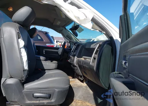 2019 Ram 1500 Classic Tradesman 4X4 8' Box z USA, uszkodzony, nr VIN 3C6JR7DT5KG726840